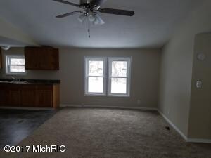 427 Hill St, Ionia, MI 48846 - photo 6