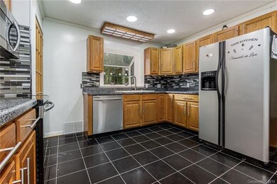 3112 E Broad St, Statesville, NC 28625 - photo 6