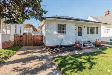 View of front of house, new wood privacy fence, and front yard