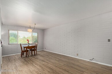 living room/dining area