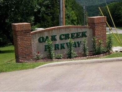 Oak Creek Parkway marque