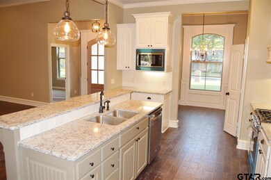 1422 Hubbard Dr, Tyler, TX 75703 - photo 6