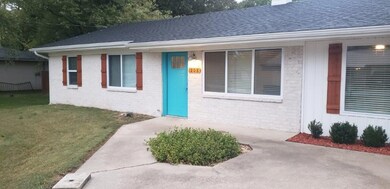 208 NW K St, Bentonville, AR 72712 - photo 3