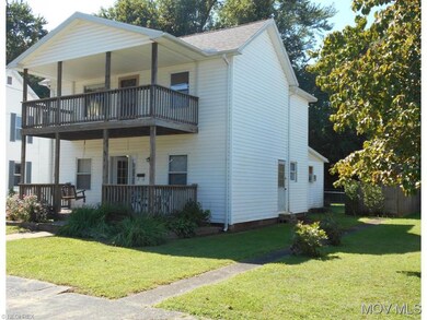 Nice front porch & balcony