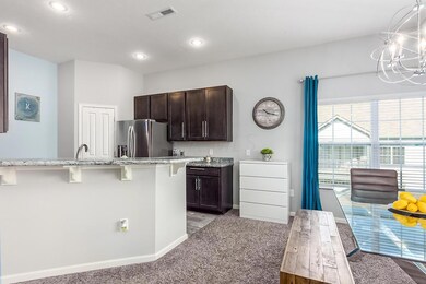 Kitchen & Dining