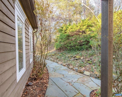 1381 Gristmill Dr, Charlottesville, VA 22902 - photo 4