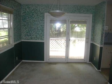 4914 Yarmouth Dr, Greensboro, NC 27407 - photo 4