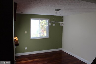 11527 Underoak Ct, Reston, VA 20191 - photo 7