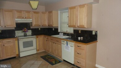 10518 Wind Way E, Columbia, MD 21044 - photo 5