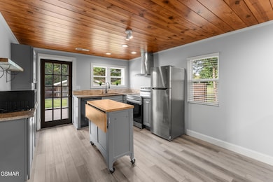 310 Two View Rd, Pigeon Forge, TN 37863 - photo 6