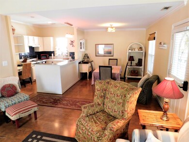 06 - Dining & Kitchen