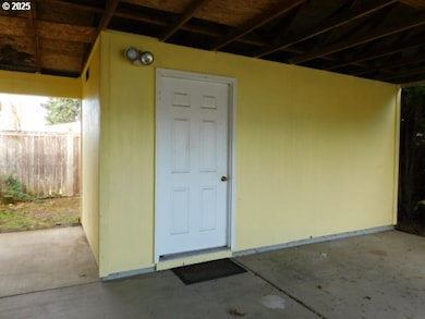 145 River Rd, Junctioncity, OR 97448 - photo 6