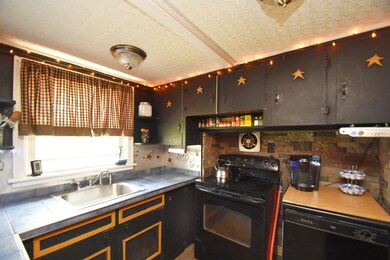 35 Edgewater Dr, Blackstone, MA 01504 - photo 5