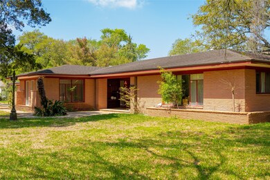 306 W Foley St, Alvin, TX 77511 - photo 3