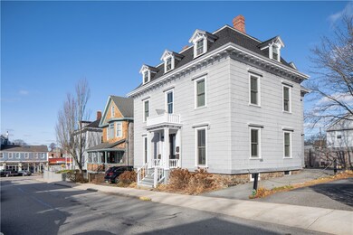 6 Ayrault St unit 3, Newport, RI 02840 - photo 2
