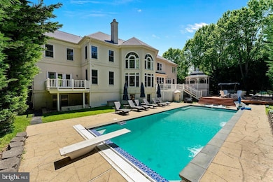 1445 Mayhurst Blvd, McLean, VA 22102 - photo 3