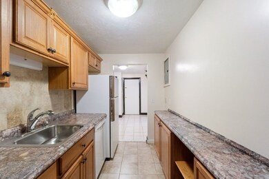 8 Commonwealth Ct unit 2, Brighton, MA 02135 - photo 3