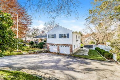 004-photo-front-view-8754891