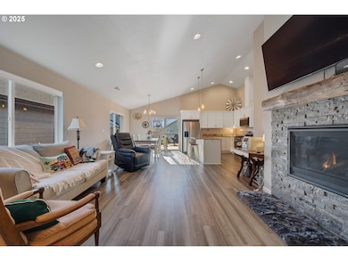 2127 SE Academy St, Dallas, OR 97338 - photo 6