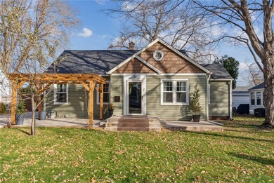 117 Lombard St, Waterloo, IA 50702 - photo 2