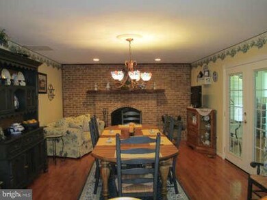 307 Neale Ct, Sykesville, MD 21784 - photo 6