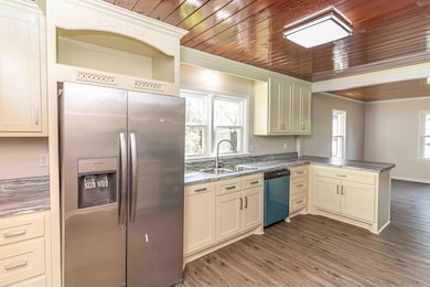 212 N Maple St, Adamsville, TN 38310 - photo 7