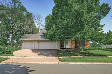 10556 Lancaster Ln N, Maple Grove, MN 55369 - photo 3