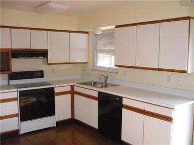 1063 Loring Rd, Columbus, OH 43224 - photo 4