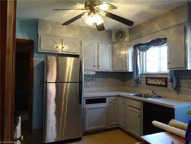 KITCHEN - NEWER CERAMIC TILE AND STAINLESS APPLIAN