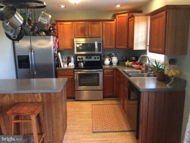 990 Maple St, Honey Brook, PA 19344 - photo 5