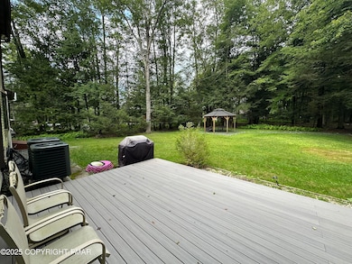 113 Sir Bradford Rd, Blakeslee, PA 18610 - photo 7