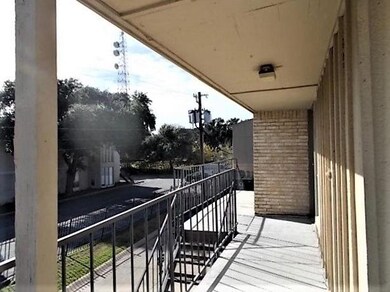 4524 Amesbury Dr unit C, Dallas, TX 75206 - photo 2