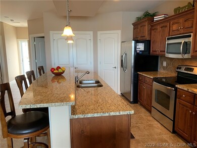 Nice Workable Kitchen.