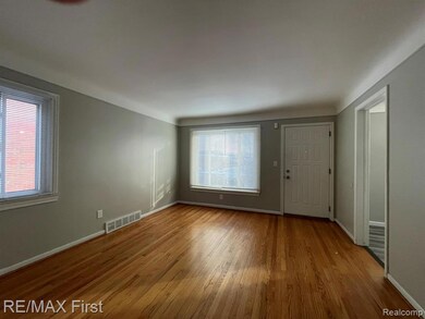 23113 Hayes Ave, Eastpointe, MI 48021 - photo 5