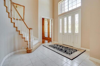 SPACIOUS FOYER