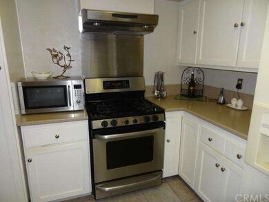 STAINLESS STOVE, BACKSPLASH AND HOODVENT