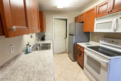 3721 Highland Ave, Fort Myers, FL 33916 - photo 6