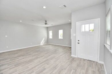 5941 Southlea St, Houston, TX 77033 - photo 7