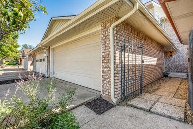 928 Shady Creek Ln, Bedford, TX 76021 - photo 2