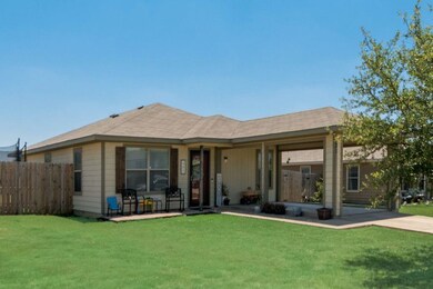 321 Candlewood Cir, Gainesville, TX 76240 - photo 2