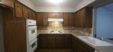 6737 Bartay Dr, North Richland Hills, TX 76182 - photo 5