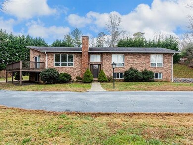 38 Tuckaway Dr, Hendersonville, NC 28792 - photo 2