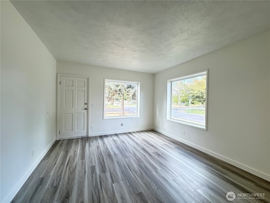 566 18th Ave, Longview, WA 98632 - photo 2