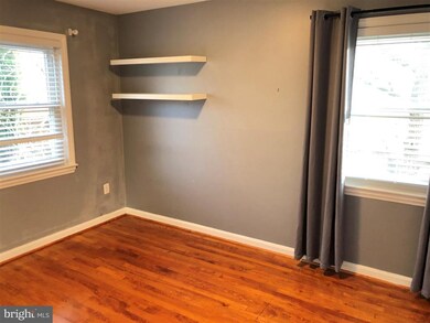 5705 Fenwick Dr, Alexandria, VA 22303 - photo 3