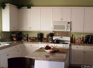 Light & Bright Kitchen with Granite & an Island