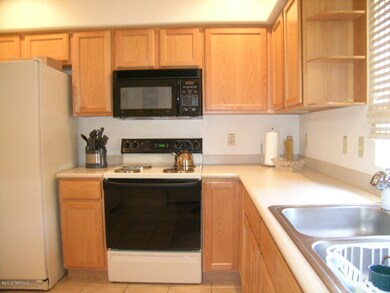 Kitchen - refrigerator included