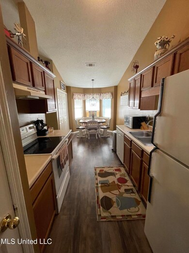 Eat In Kitchen