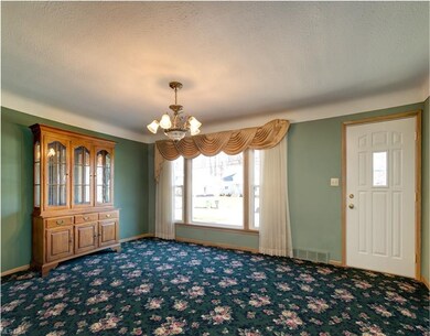 2200 Larchmont Dr, Wickliffe, OH 44092 - photo 3