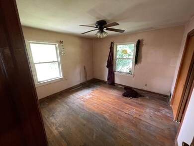 2724 W 11th St, Anderson, IN 46011 - photo 3