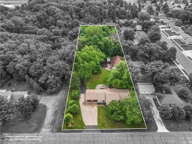 2037 Preston Rd, Eau Claire, WI 54703 - photo 2